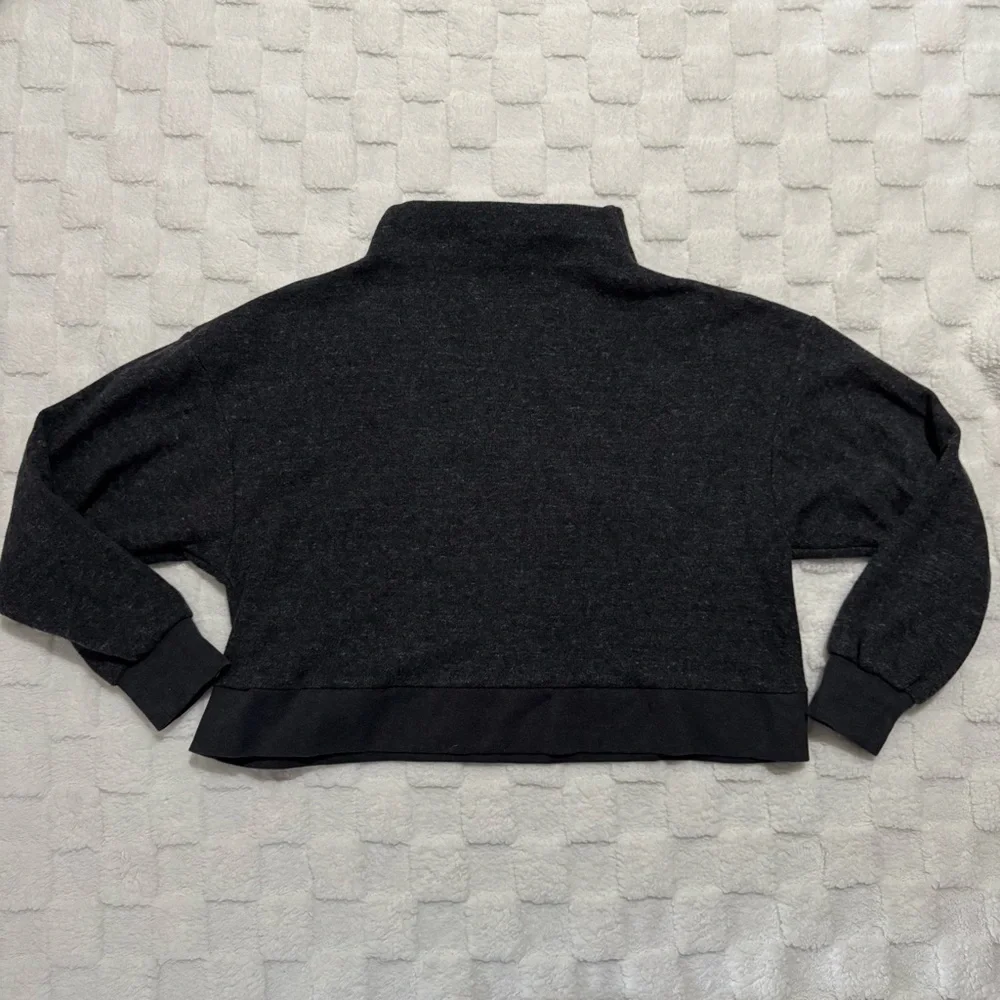 Nike Women's Charcoal Gray Therma Fit Mock Neck Training Sweatshirt Top, Medium